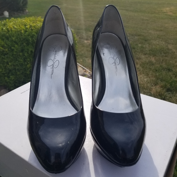 Black Patent Pump - Picture 2 of 4